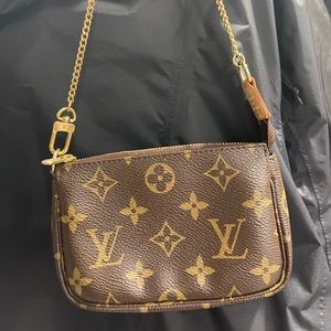 Louis Vuitton mini pouchette